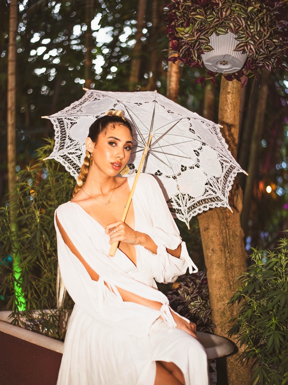 Vintage Lace Parasol - Almond